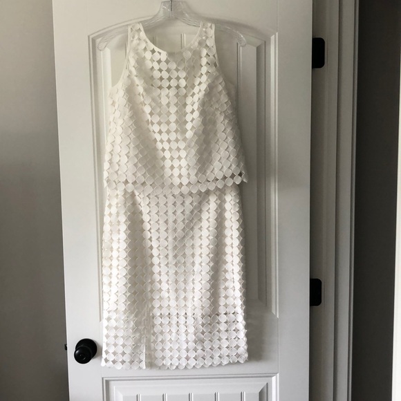 White House Black Market cropped lace top - Picture 4 of 6